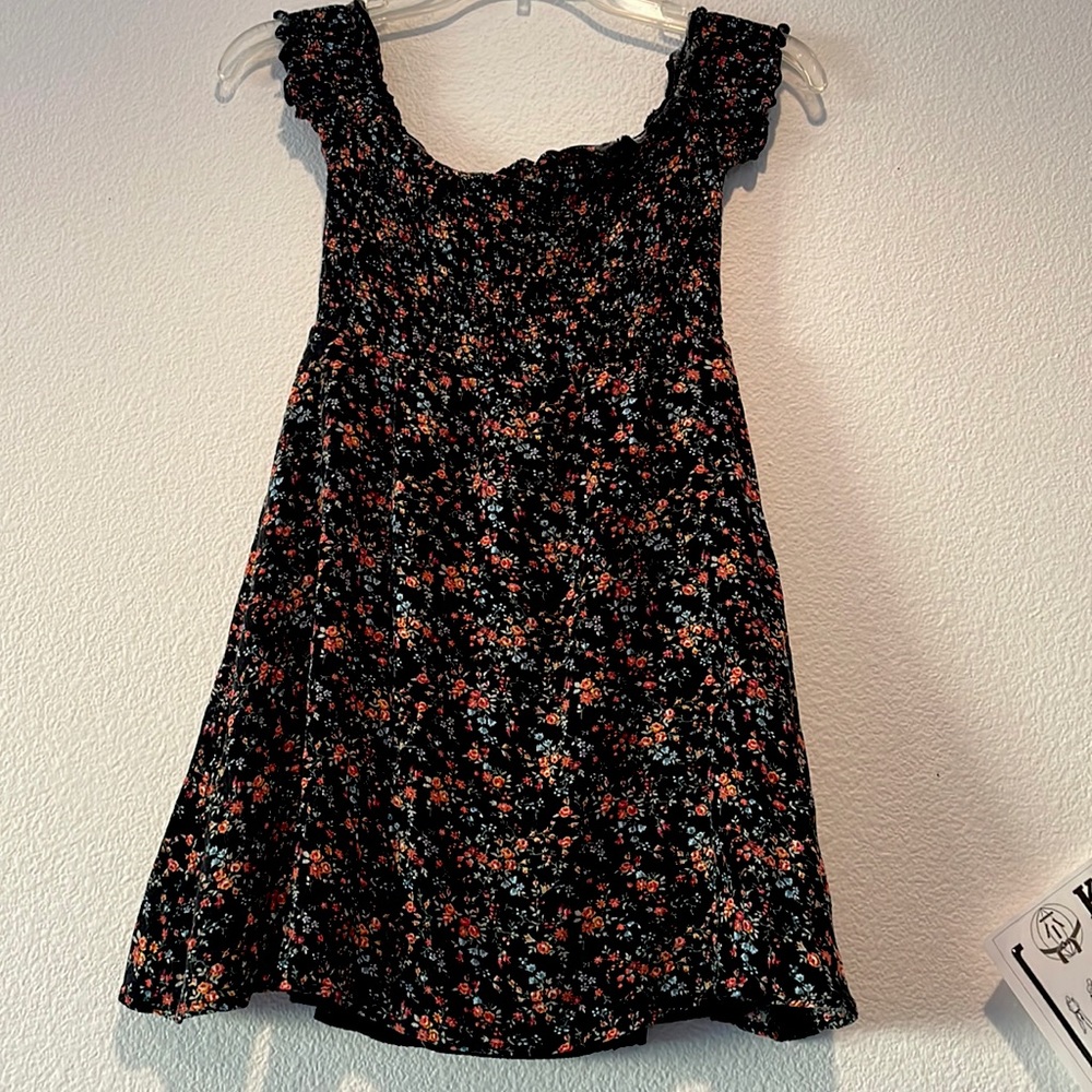 A Extra Small blue floral dress with over the shoulder sleeves